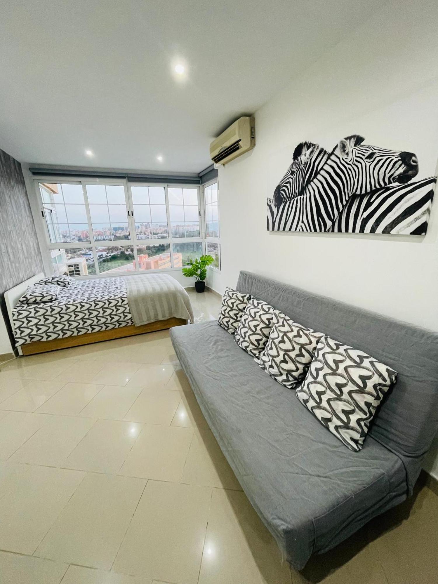 Apartamento La Torre 1337 Precioso, Moderno Y Con Piscina Torremolinos Eksteriør billede